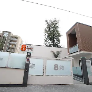 8room Katania